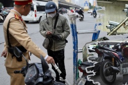 CSGT xử lý các vi phạm 'gây khó' cho hệ thống camera AI