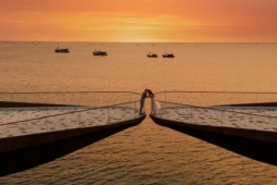 Kỳ lạ cây cầu ở Việt Nam để dành cho những nụ hôn, không phải để đi qua