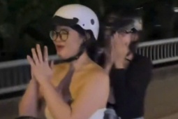 Vì sao tịch thu xe máy của cô gái trẻ có hành vi "chắp tay lạy" khi lái xe ở TPHCM?