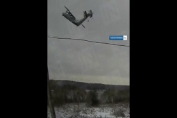 Giây phút vận tải cơ quân sự Nga gãy rời trên không