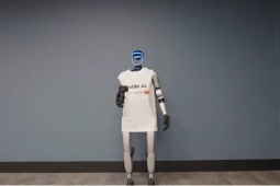 Khi AI "nổi loạn": YouTuber bị robot bắn trúng ngực chỉ vì một câu lệnh "lách luật"