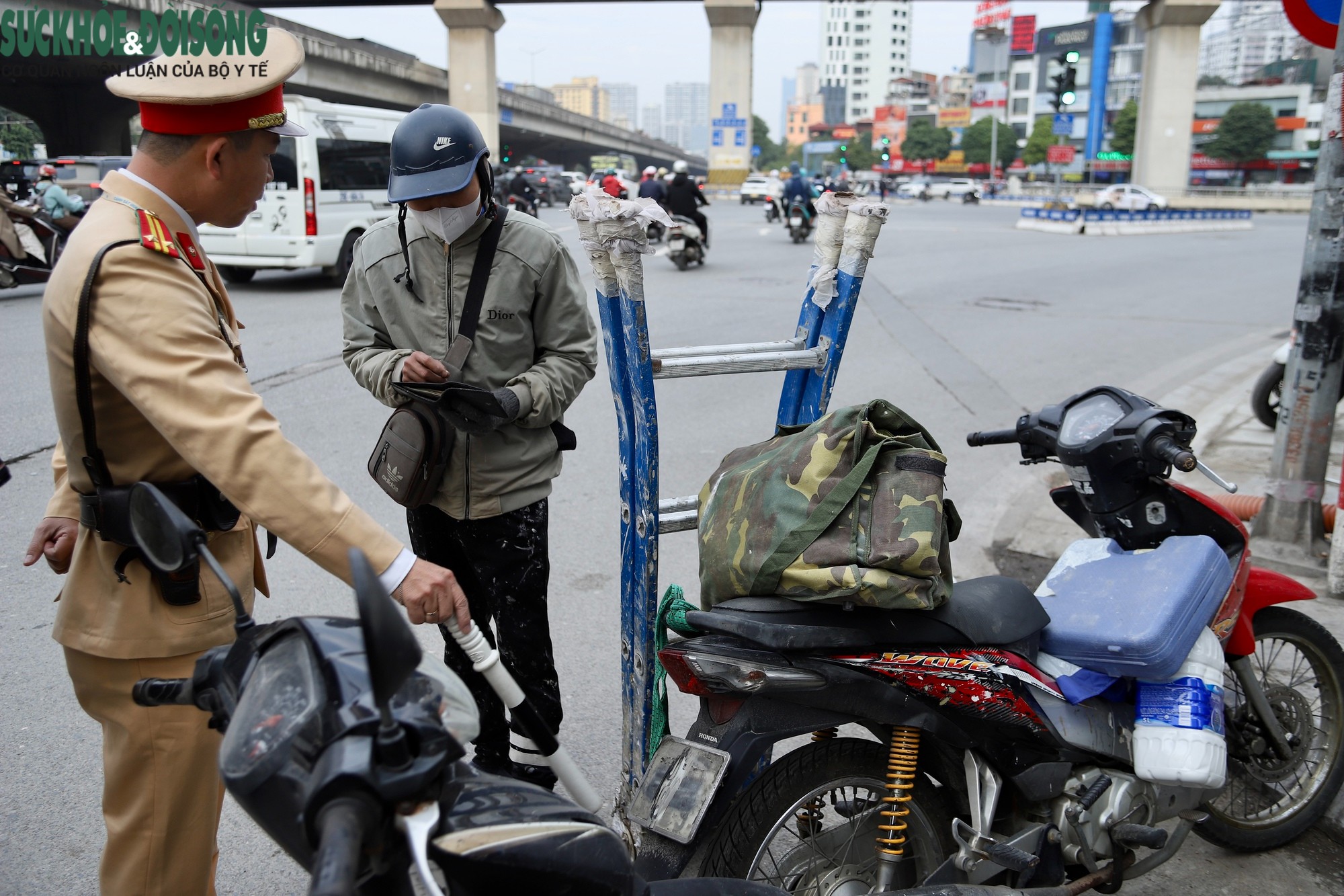 Che, làm mờ hay thay đổi biển kiểm soát hiện vẫn là hành vi gây khó cho hệ thống camera AI, trước mắt lực lượng chức năng sẽ trực tiếp xử lý những lỗi này còn camera AI đóng vai trò hỗ trợ, tiếp tục cải thiện trong thời gian tới.