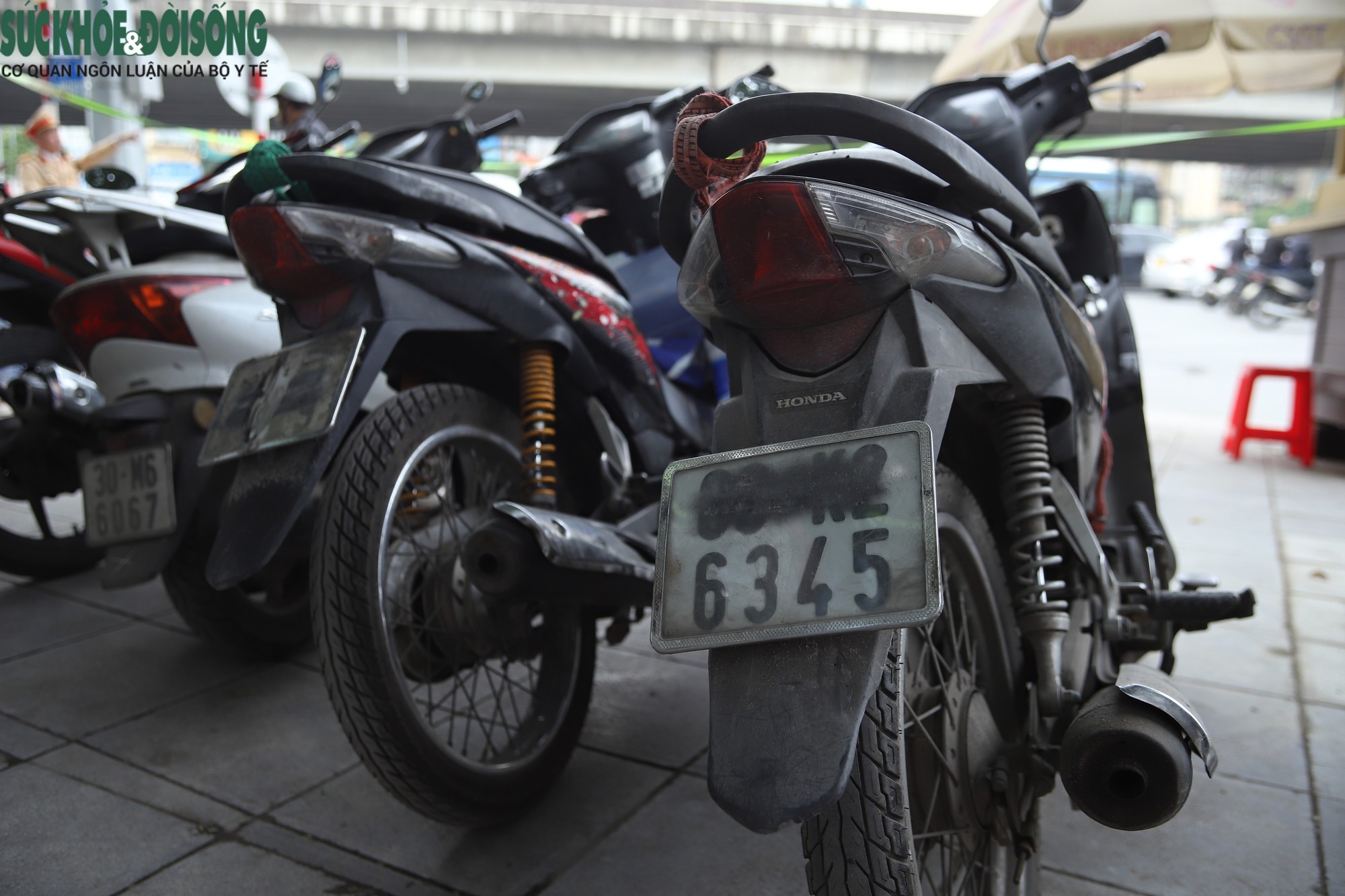 Che, làm mờ hay thay đổi biển kiểm soát hiện vẫn là hành vi gây khó cho hệ thống camera AI, trước mắt lực lượng chức năng sẽ trực tiếp xử lý những lỗi này còn camera AI đóng vai trò hỗ trợ, tiếp tục cải thiện trong thời gian tới.