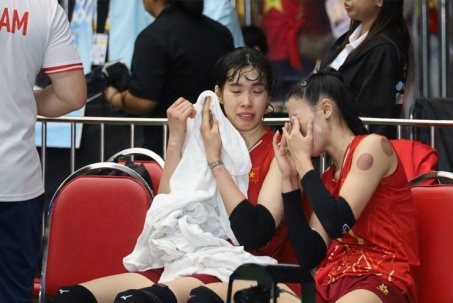 ĐT bóng chuyền nữ Việt Nam thua Thái Lan trên thế thắng, Thanh Thúy tuột HCV khóc nấc