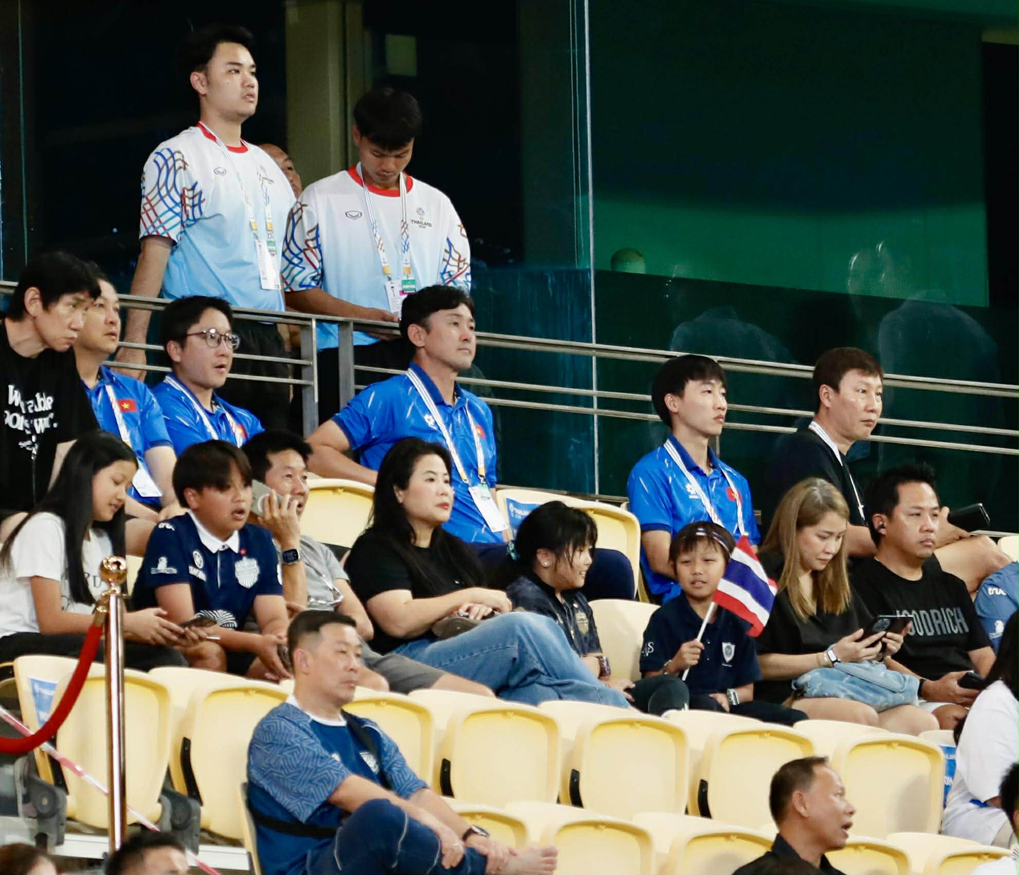 HLV Kim Sang Sik âm thầm “xem giò” U22 Thái Lan trước chung kết SEA Games 33 - 2