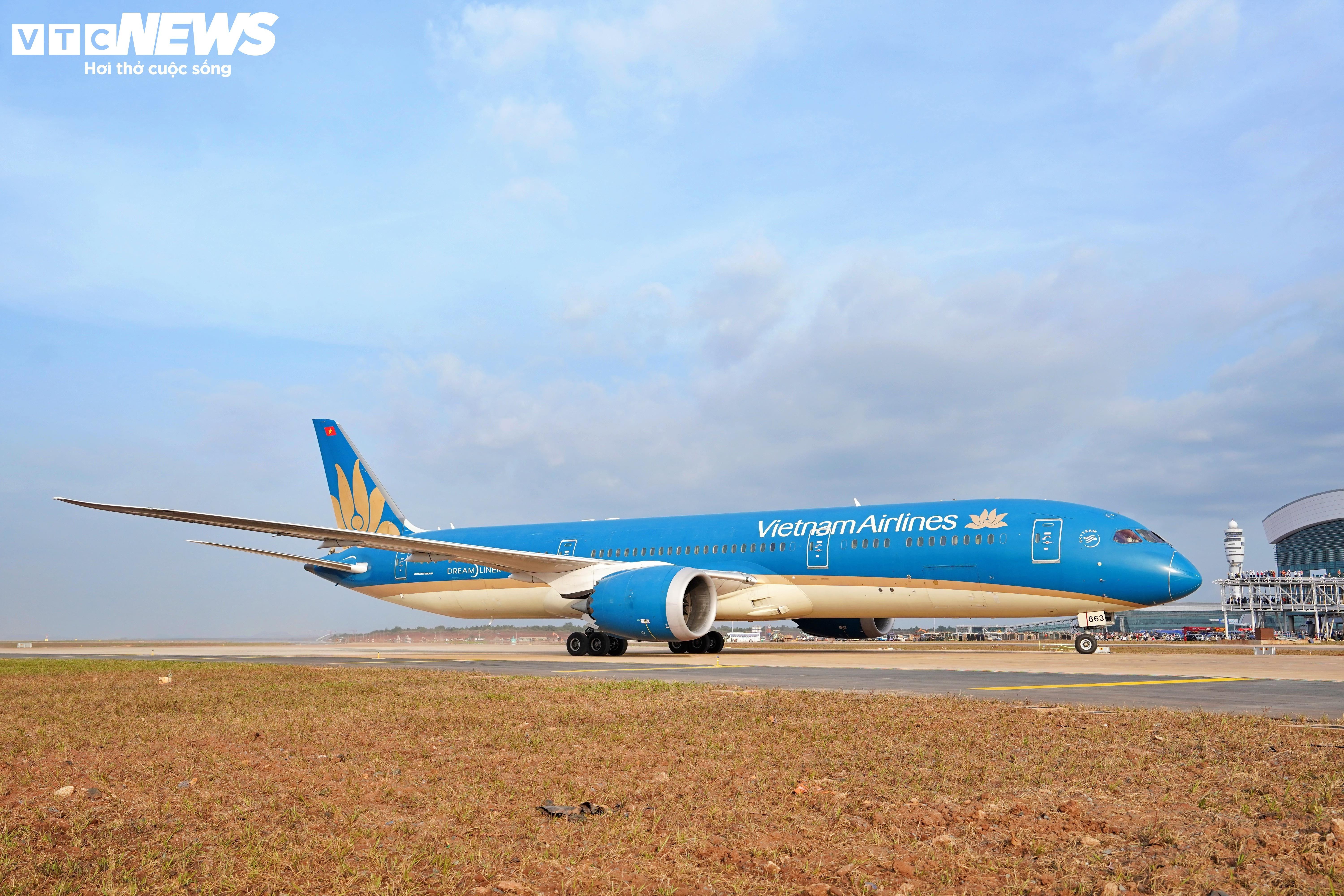 Trong chuyến bay kỹ thuật này, các đơn vị liên quan tập trung kiểm tra, đánh giá thực tế toàn bộ hệ thống phục vụ bay tại sân bay Long Thành, từ hệ thống dẫn đường, thông tin, liên lạc, điều phối tàu bay, đến hệ thống chiếu sáng đường băng, sân đỗ và khả năng phối hợp giữa các lực lượng điều hành bay.