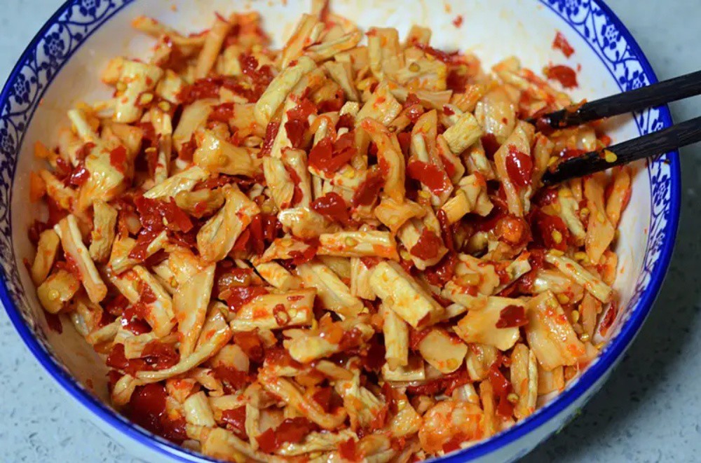 Dùng kèm cháo trắng, cơm nóng hay bánh bao đều cực hợp.