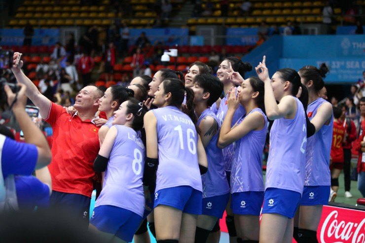 Bóng chuyền nữ đã hoàn thành mục tiêu vào chung kết, nhưng HCV là điều mà tất cả người Việt Nam muốn