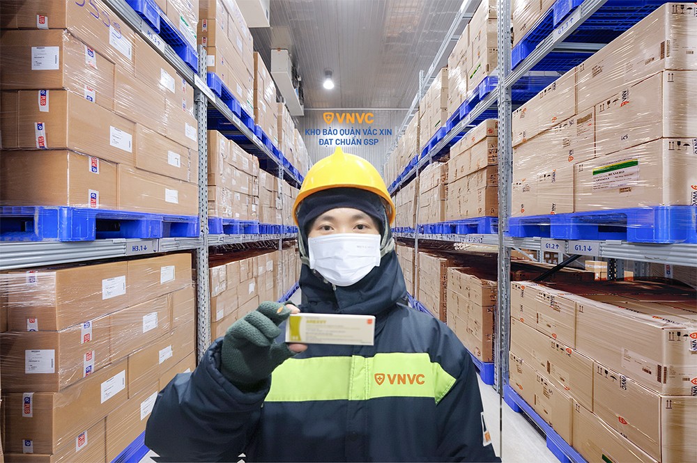 Những lô vắc xin RSV của GSK đầu tiên đã về đến hệ thống kho lạnh đạt chuẩn GSP theo tiêu chuẩn quốc tế của VNVC. Ảnh: Mộc Thảo