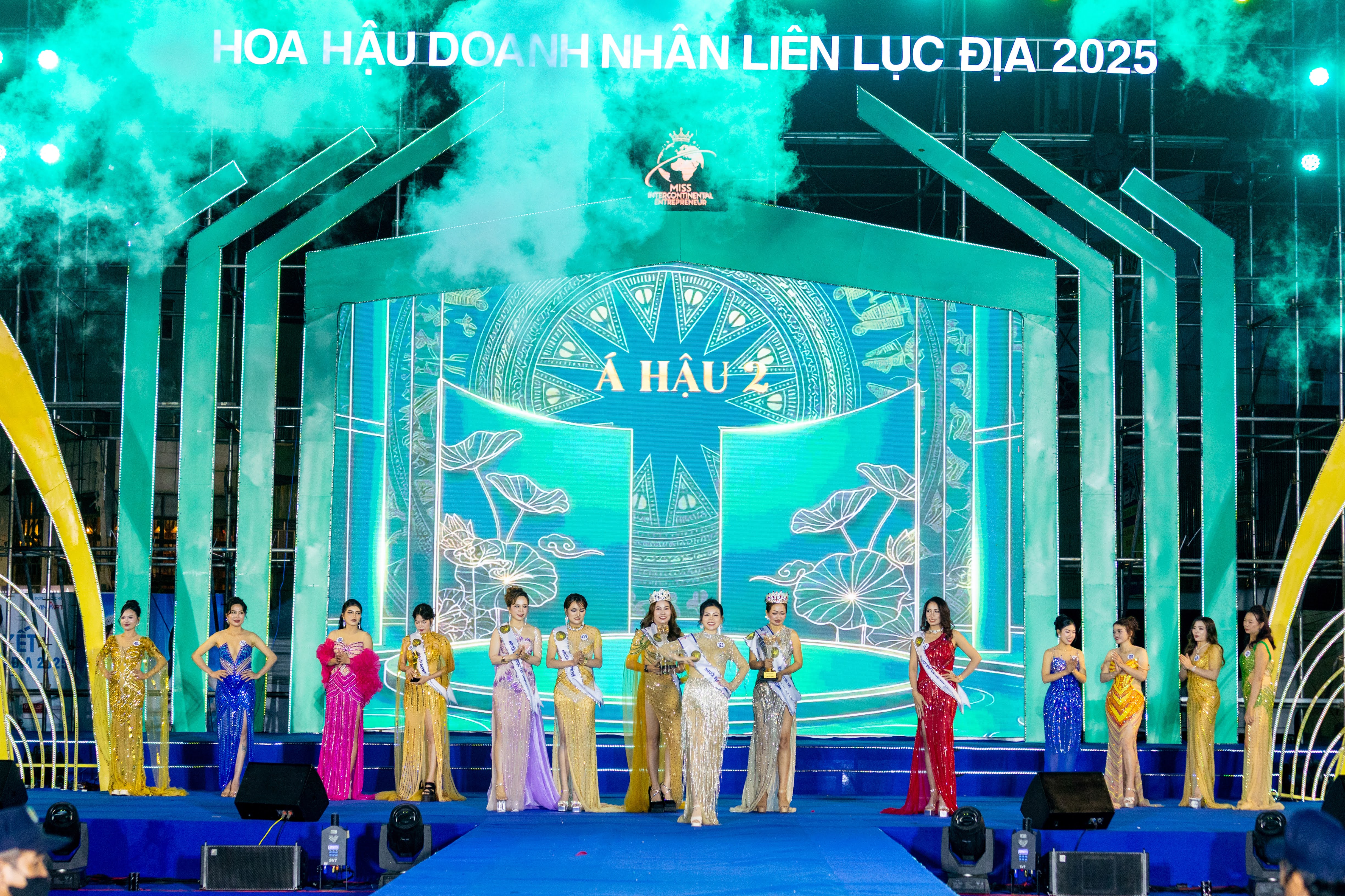 Vượt qua nhiều thử thách, Phạm Thị Hòa tỏa sáng ở ngôi vị Á hậu 2 Miss Intercontinental Entrepreneur 2025 - 1