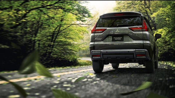 Xpander 2025 trang bị AYC: Vào cua mưa trơn vẫn “dính đường” tại Việt Nam - 7