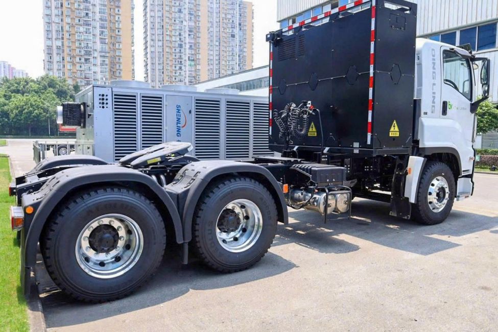 Khối pin công nghệ LFP (Lithium Iron Phosphate) với hai tùy chọn dung lượng 282 kWh hoặc 314 kWh.