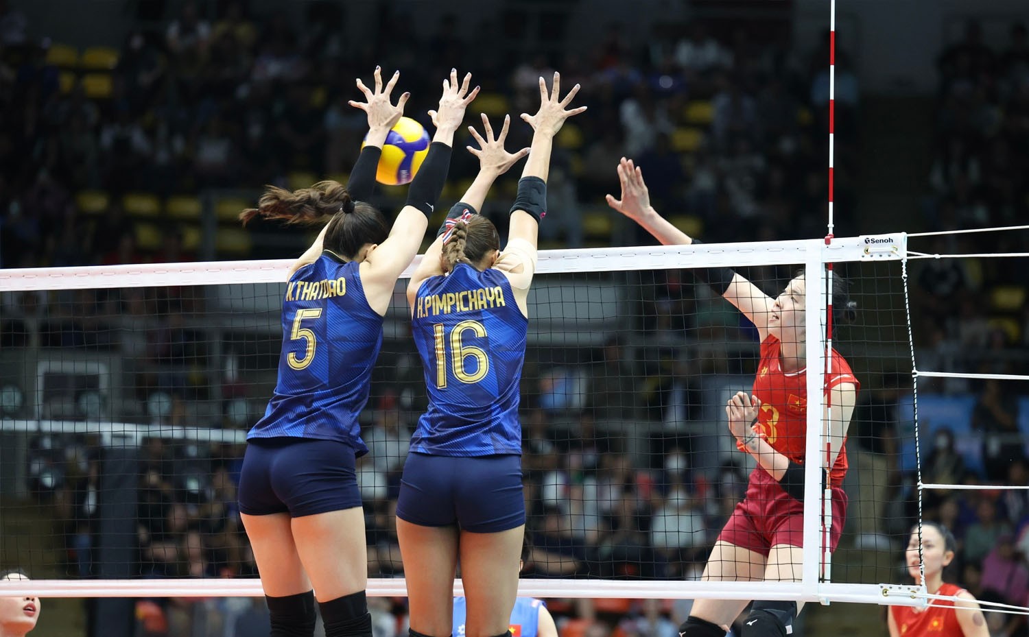 ĐT bóng chuyền nữ Việt Nam đã gây ra muôn vàn khó khăn cho Thái Lan ở chung kết bóng chuyền nữ SEA Games 33.