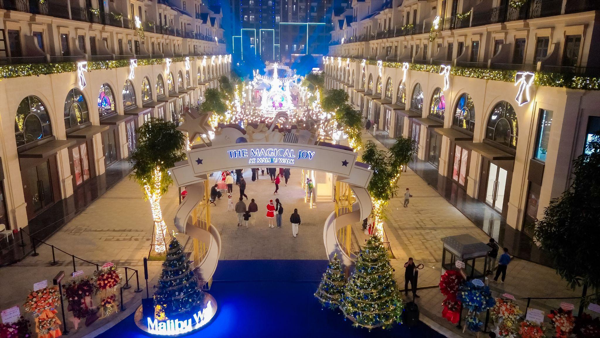 Toàn cảnh tuyến phố Malibu Walk nơi tổ chức chuỗi sự kiện “The Magical Joy - Mùa giáng sinh diệu kỳ” từ 12/12 - 25/12/2025.
