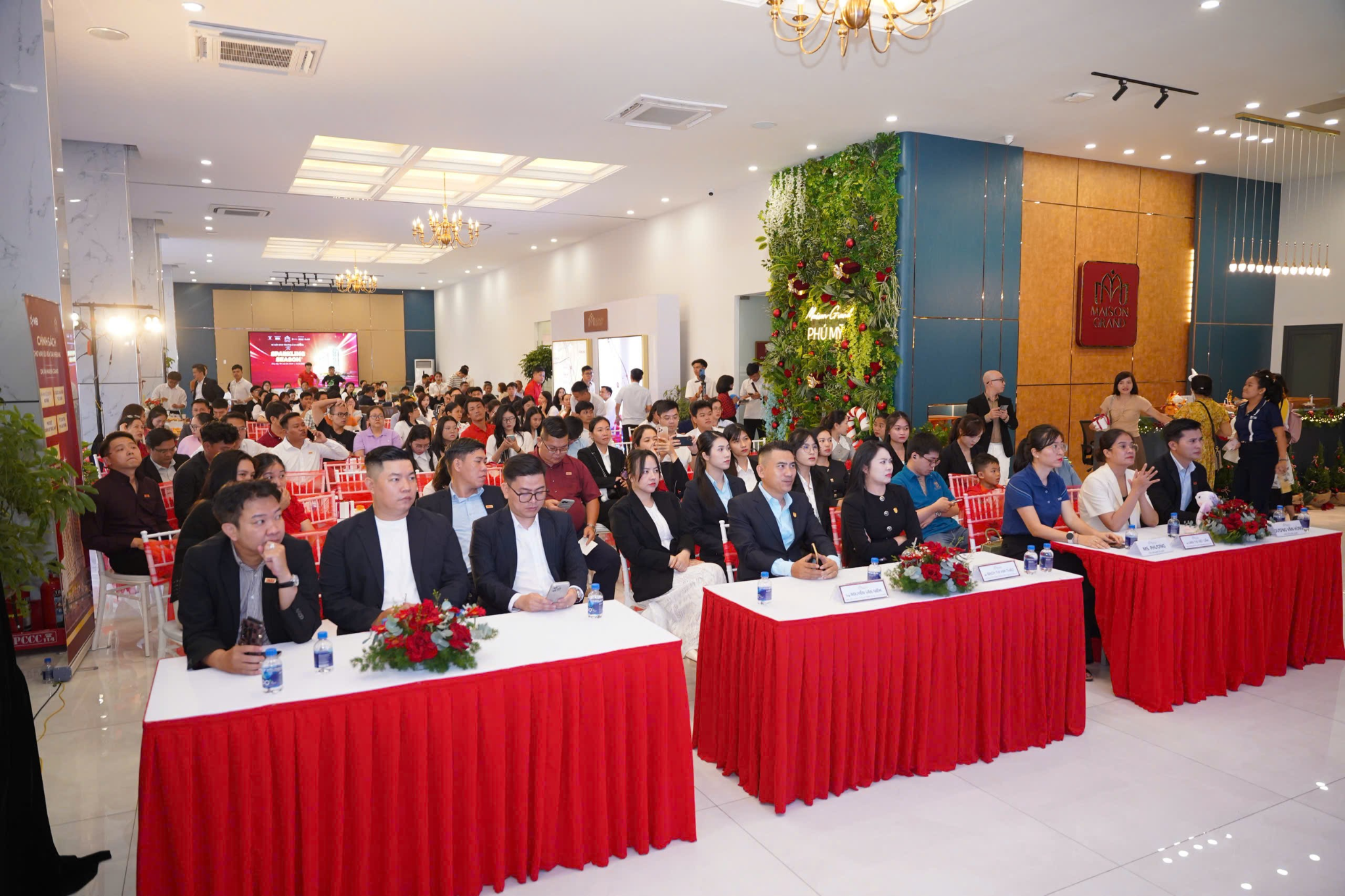 Sự kiện khai trương căn hộ mẫu 1pn+ tại Maison Grand thu hút đông đảo khách hàng tham dự.