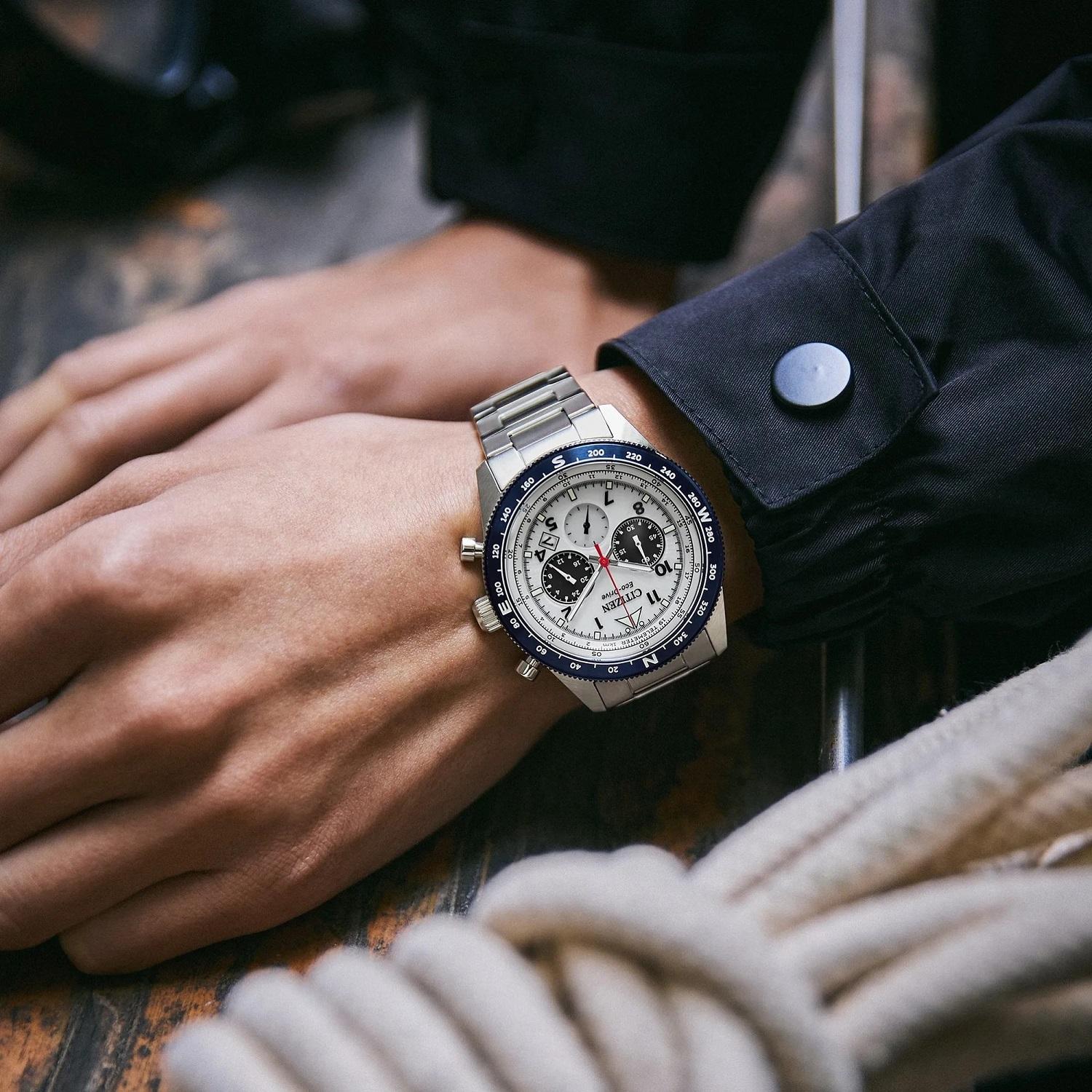 Citizen Eco Drive cho nam với nhiều chức năng hấp dẫn như Chronograph (bấm giờ), Telemeter (tính khoảng cách từ hình đến âm thanh như sấm sét, pháo hoa)