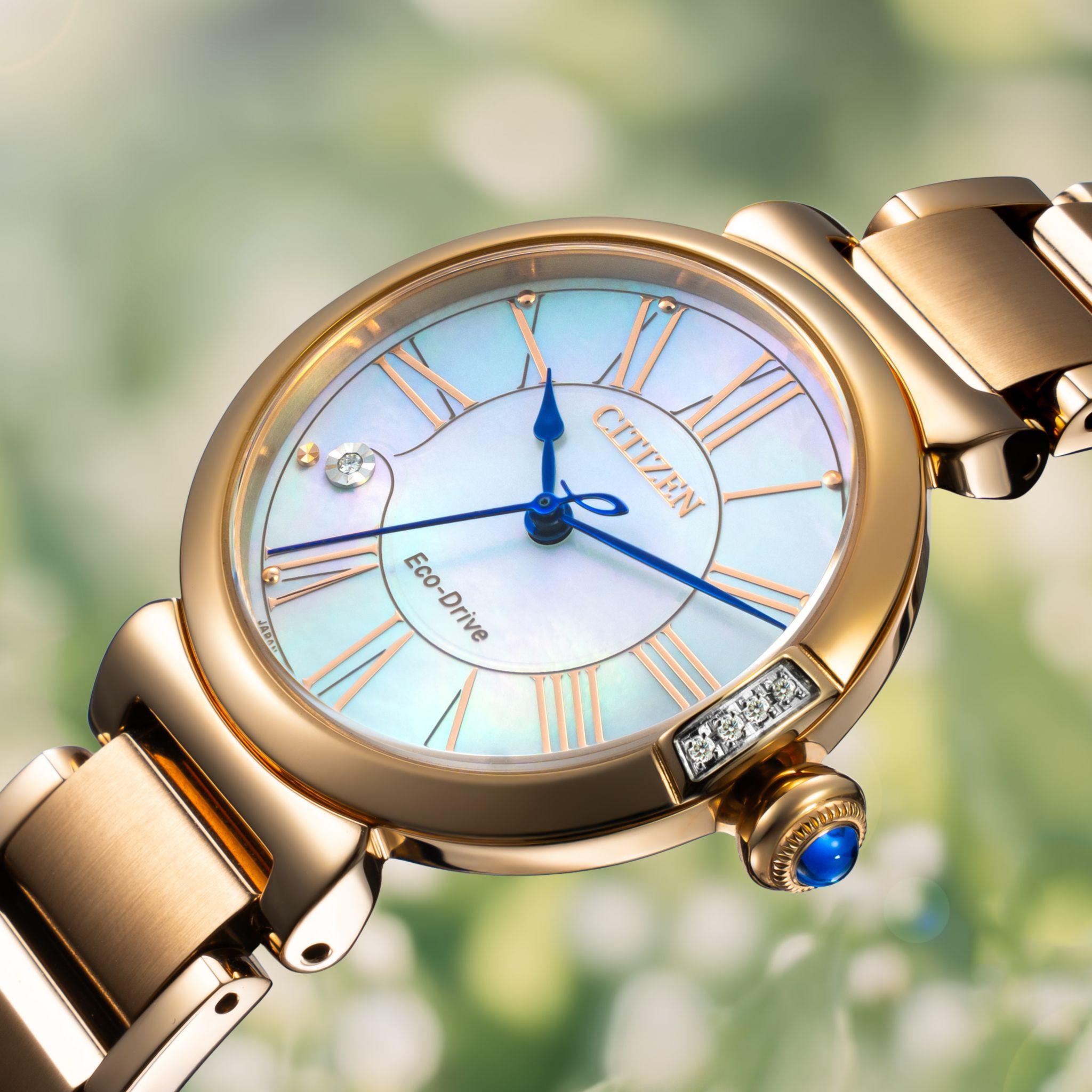 Xà cừ trên Citizen L lấy từ ngọc trai nuôi 1800 ngày và kim cương nuôi cấy trong phòng thí nghiệm với độ trong cao hơn.