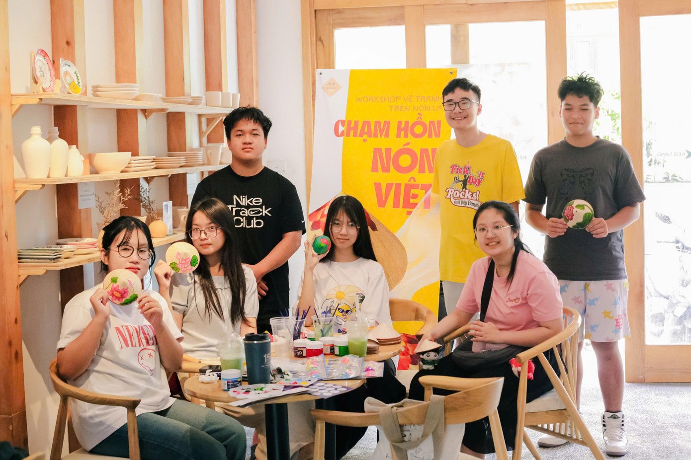 Nữ sinh giành học bổng 8 tỉ đồng với dự án nón lá Làng Chuông - 2