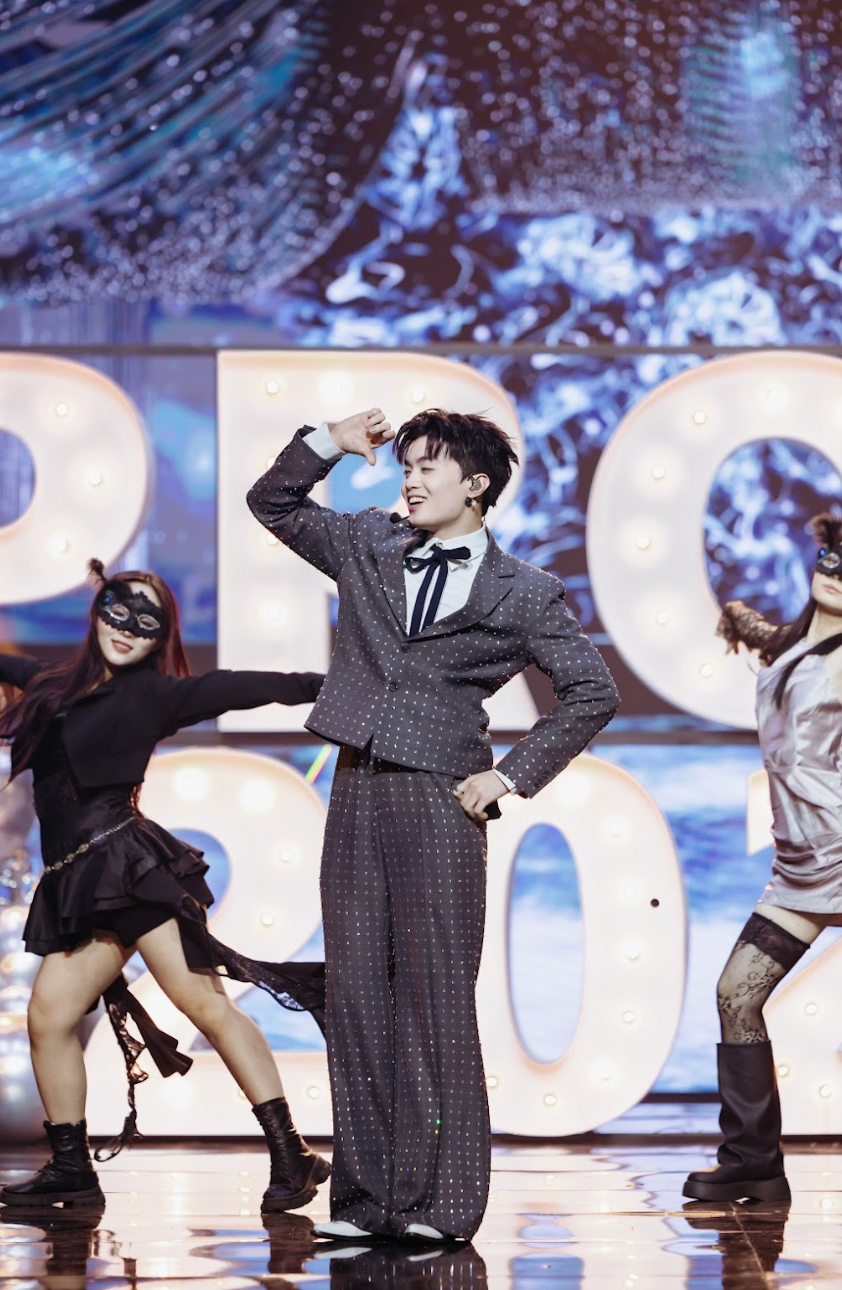 Đêm Chung kết 2, Negav chung đội với B Ray, GILL, Vương Bình. Bốn người mang đến một phần trình diễn Ai yêu anh nhất nhẹ nhàng, gần gũi, khác biệt với phong cách mạnh mẽ ở các vòng trước.