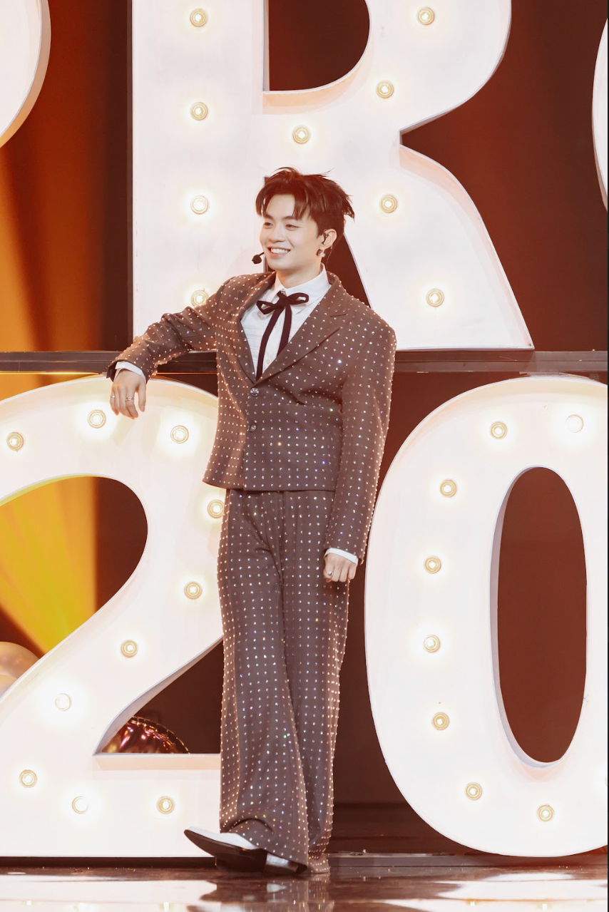 Đêm Chung kết 2, Negav chung đội với B Ray, GILL, Vương Bình. Bốn người mang đến một phần trình diễn Ai yêu anh nhất nhẹ nhàng, gần gũi, khác biệt với phong cách mạnh mẽ ở các vòng trước.