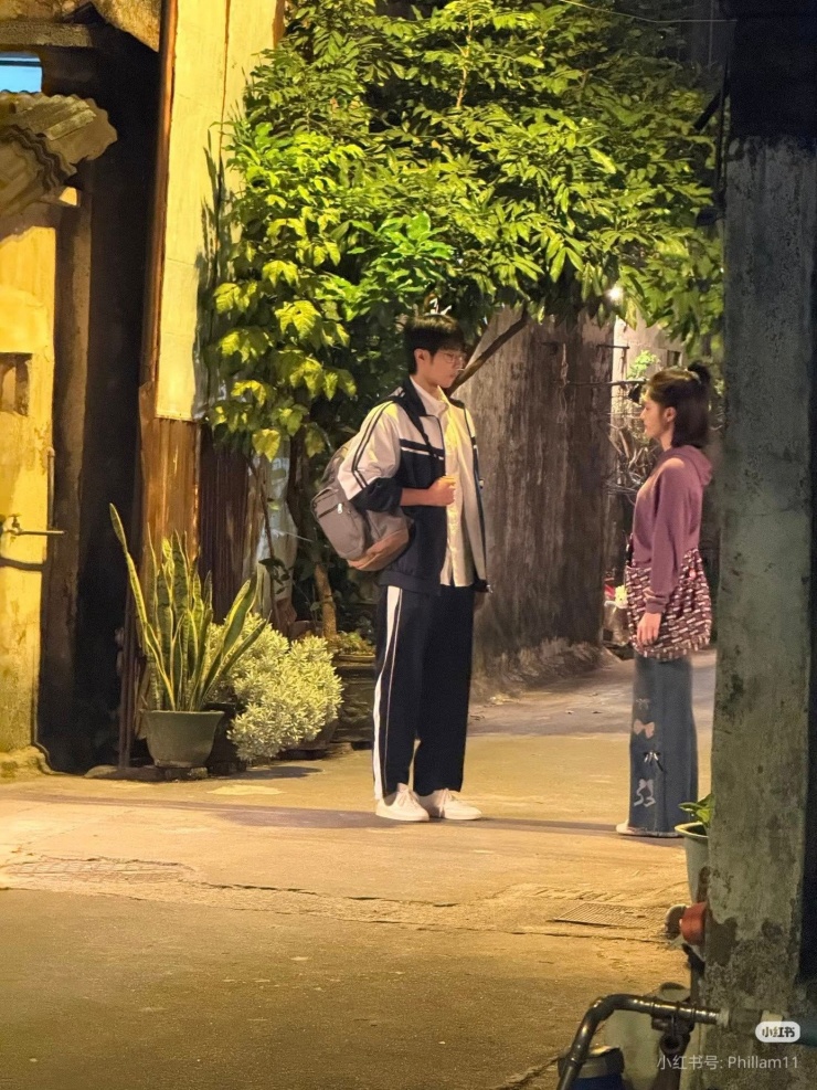 Trương Tịnh Nghi bị dìm dáng trong phim ngôn tình mới, chưa set đồ nào được khen - 8