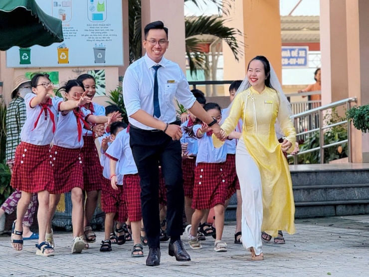 Bộ ảnh "Thầy cô cưới nhau" đang gây sốt cộng đồng mạng