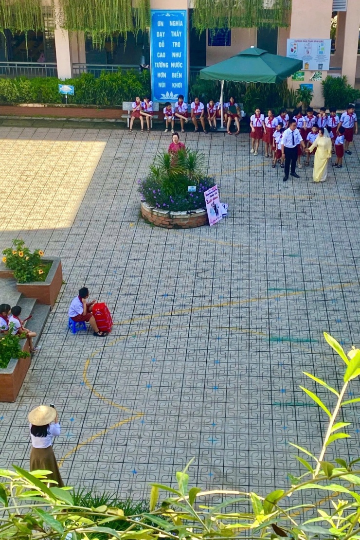 Hậu trường bộ ảnh "Thầy cô cưới nhau" chụp tại Trường tiểu học Long Thọ