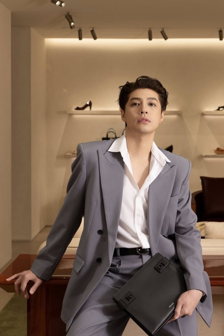 Vẻ điển trai bất chấp thời gian của ca sĩ Noo Phước Thịnh ở tuổi U40.