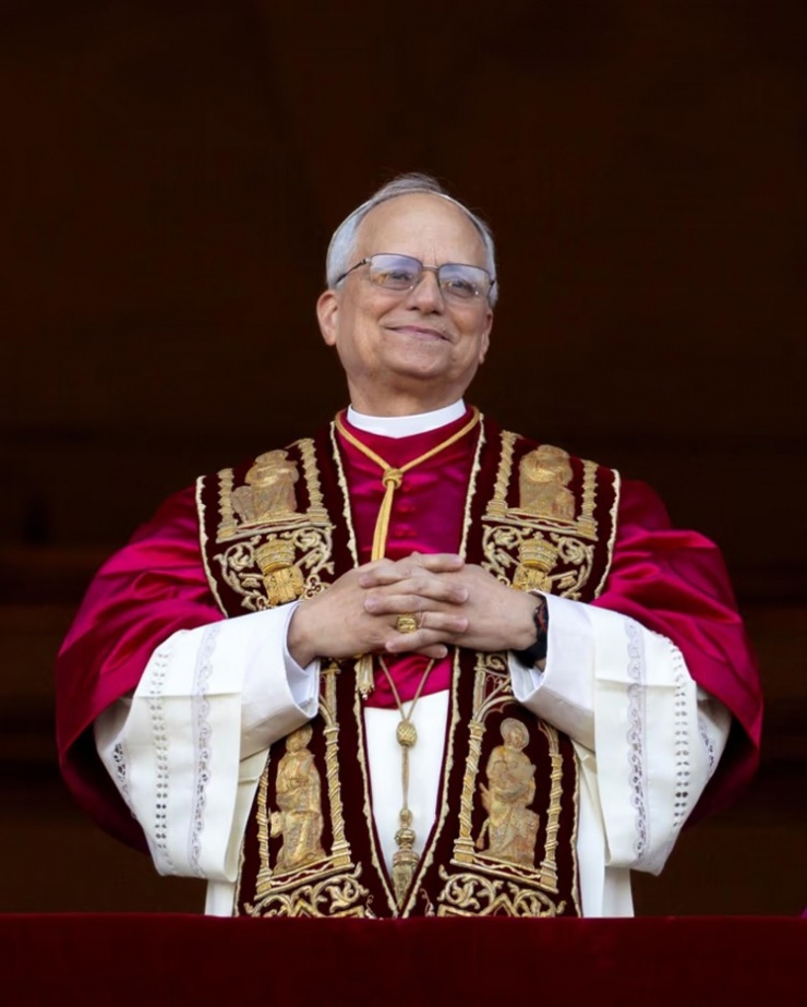 Mùa xuân, tin Giáo hoàng Francis qua đời khiến hàng nghìn người đổ về Vatican tiễn biệt vị giáo hoàng lãnh đạo Giáo hội Công giáo suốt 12 năm. Tang lễ được nối tiếp bằng mật nghị bầu ra vị giáo hoàng mới: Robert Prevost, người Mỹ đầu tiên giữ cương vị này, lấy tông hiệu Leo XIV.