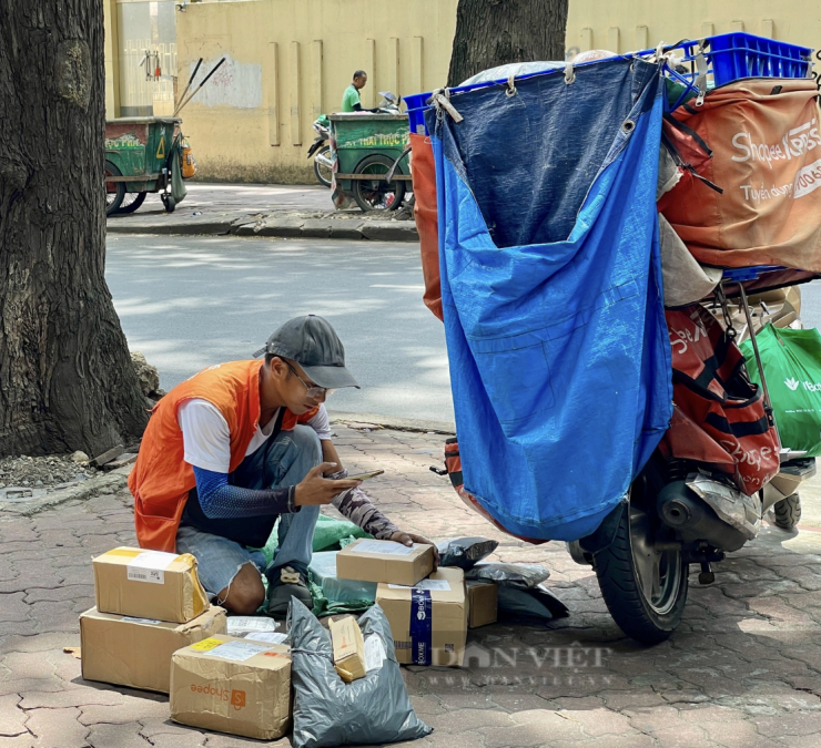 Tăng phí sàn thương mại điện tử là xu hướng không thể tránh khỏi, các tiểu thương online cần thích ứng và thay đổi.