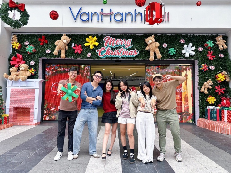 Mùa Giáng sinh rực rỡ đầy ánh sáng tại TP.HCM - 10