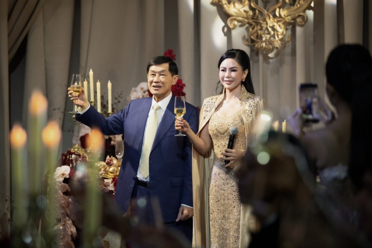 5 bộ cánh đắt giá của diễn viên Thủy Tiên - 1