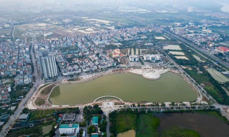 Công trình công viên Gia Lâm có tổng diện tích khoảng 14ha, trong đó diện tích mặt hồ hơn 9ha, đường giao thông hơn 1,7ha, cây xanh, vườn hoa khoảng 3ha.