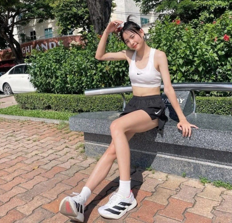 Nhan sắc đời thường của Nguyễn Khánh Linh.