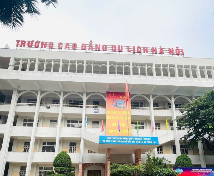 Trường Cao đẳng Du lịch Hà Nội.