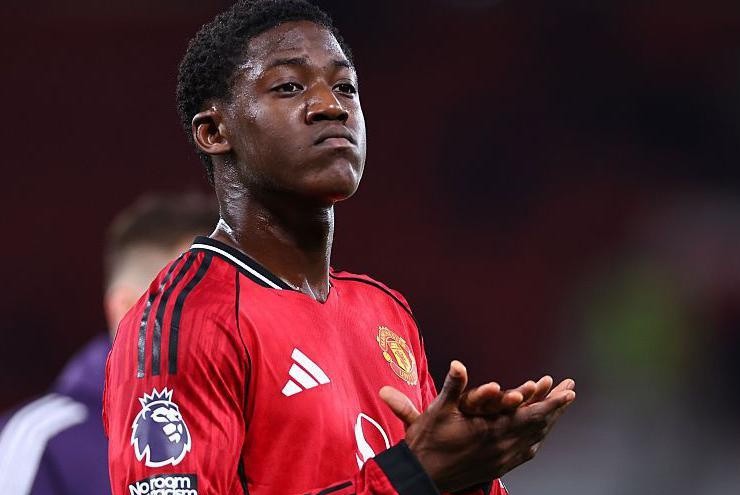 Tin mới nhất bóng đá tối 16/12: Anh trai Mainoo kêu gọi MU "giải thoát" cho sao trẻ