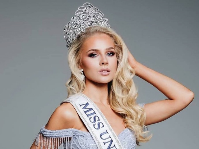 Hoa hậu Hoàn vũ Iceland từ bỏ danh hiệu