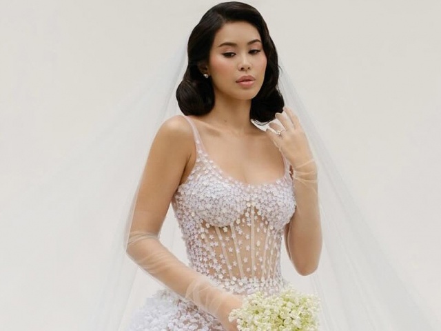 Đầm cưới đính 15.000 bông linh lan của Tiên Nguyễn