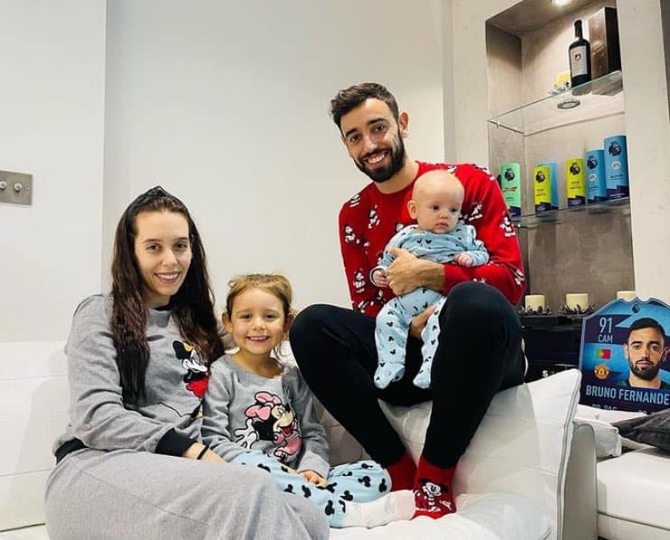 Bruno Fernandes cho biết lý do gia đình góp phần khiến anh không rời MU trong 1-2 năm qua