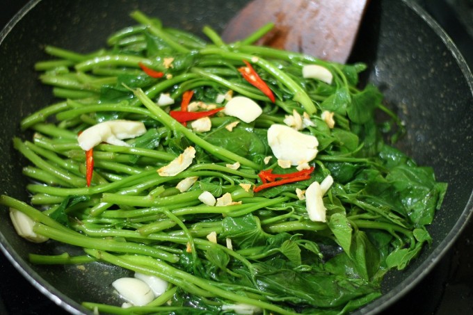 Rau lang có thể chế biến theo các cách như luộc, xào tỏi... Ảnh: Bùi Thủy