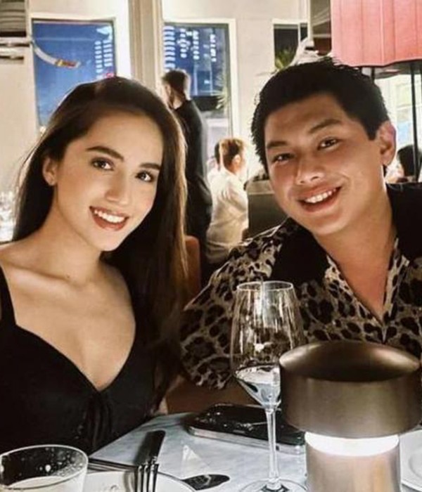 Trước đó, Hiếu Nguyễn và Marie Trâm Anh bên nhau được 3 năm, nhưng tương đối kín tiếng. Phải đến đầu năm 2023, Hiếu Nguyễn và Trâm Anh mới công khai chuyện hẹn hò, thường xuyên xuất hiện trong các sự kiện cùng thành viên trong gia đình.