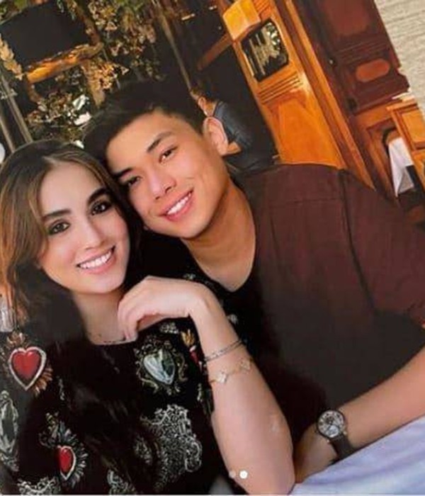 Trên trang cá nhân, Hiếu Nguyễn nhiều lần đăng ảnh chụp cùng Marie Trâm Anh. Những khoảnh khắc cả hai thân thiết, tình cảm luôn thu hút sự chú ý của cộng đồng mạng.