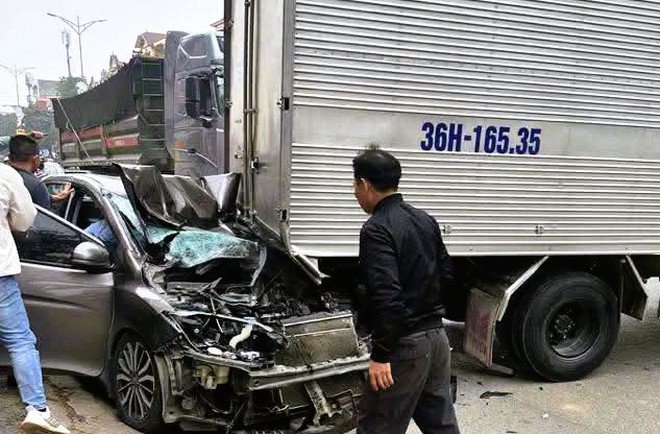 6 ô tô gặp nạn trong vụ tai nạn giao thông