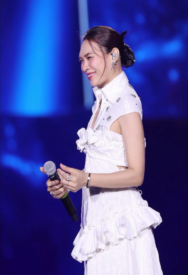 Theo kinh nghiệm giữ dáng của Mỹ Tâm, nhờ âm nhạc cuốn hút kết hợp với tác động lên hông, eo và ngực, tập luyện vũ đạo còn giúp Mỹ Tâm giảm đến 4 cân chỉ trong vòng 2 tuần. Đối với nữ ca sĩ, đây là một con số khá ấn tượng.