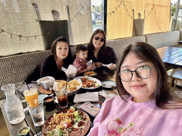 Ngọc Châu thừa hưởng sắc vóc của cả bố lẫn mẹ.