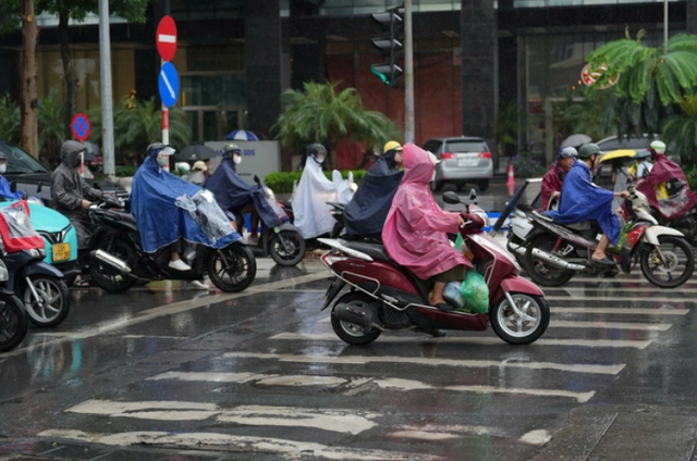 Lỗi vượt đèn đỏ xe máy bị phạt nguội theo Nghị định 168/2024/NĐ-CP với mức phạt từ 4 đến 6 triệu đồng.