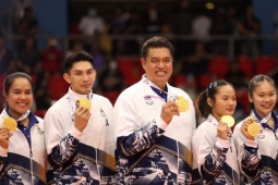 HLV và đội trưởng Thái Lan khen bóng chuyền nữ Việt Nam "đẳng cấp thế giới"