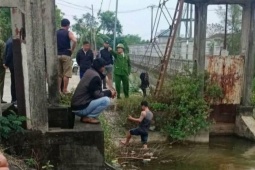 Hai nữ sinh lớp 8 ở Ninh Bình xô xát, một em tử vong