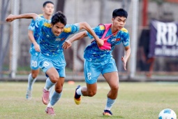 “Người hùng” Văn Thuận hưng phấn, thầy Kim lo chỉnh hàng thủ U22 Việt Nam