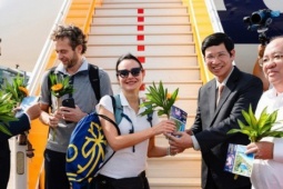 Phú Quốc đón vị khách quốc tế thứ 20 triệu đến Việt Nam, tặng quà giá trị lớn